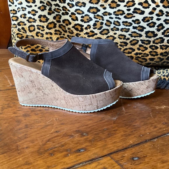 Barneys New York chocolate suede wedges size 7 - Picture 2 of 10
